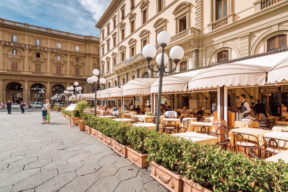 street scene of a pizzeria in Florence with shaded terrace