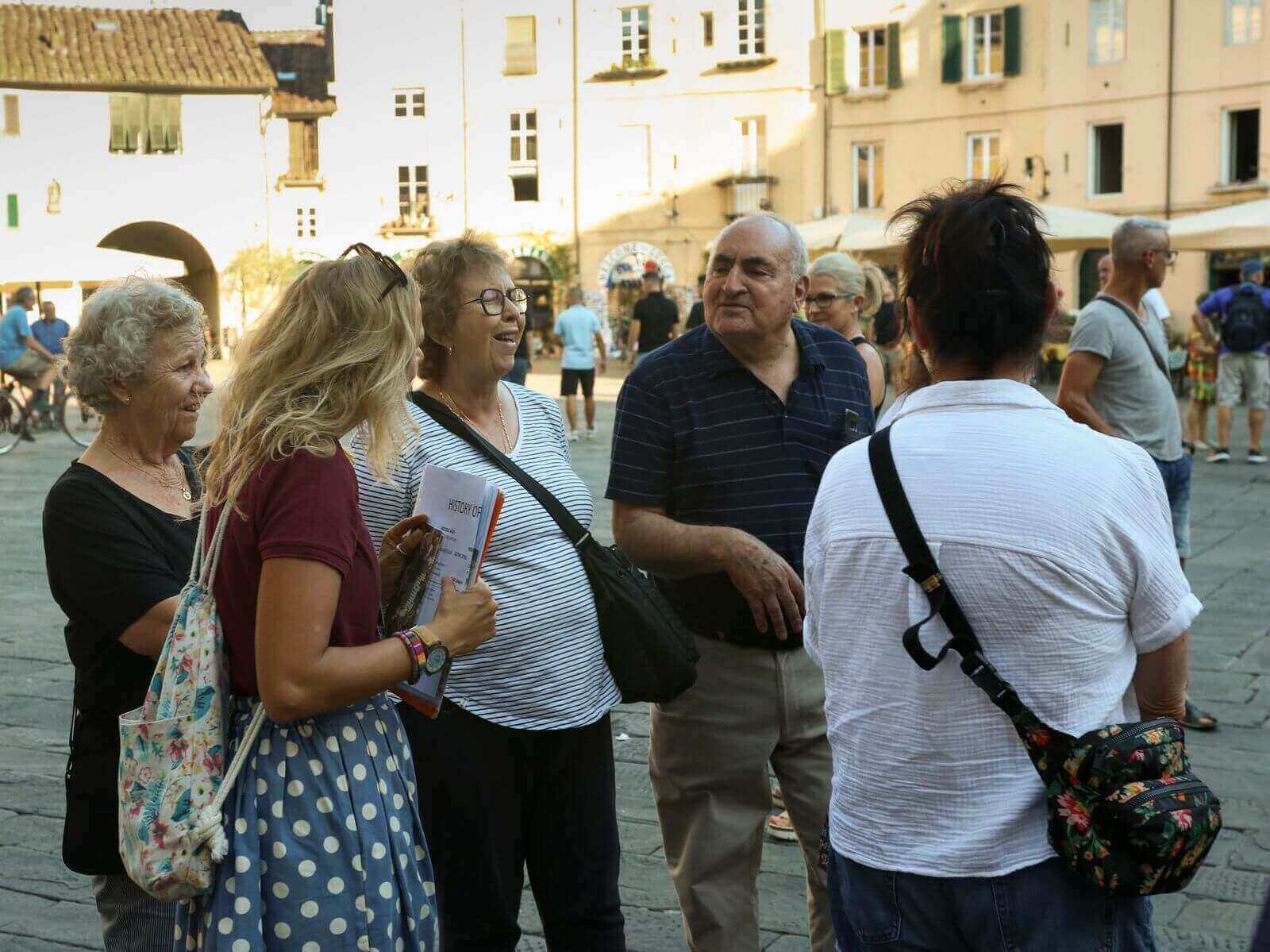 Small group walking tour in Lucca, Italy
