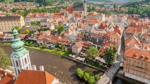 A overhead view of the town of Cesky Krumlov, home to Cesky Krumlov Castle.