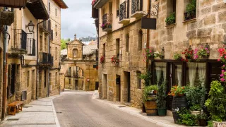 A view of the medieval streets of Laguardia.
