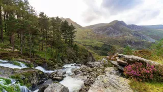A landscape view of the wondrous landscape of Snowdonia.
