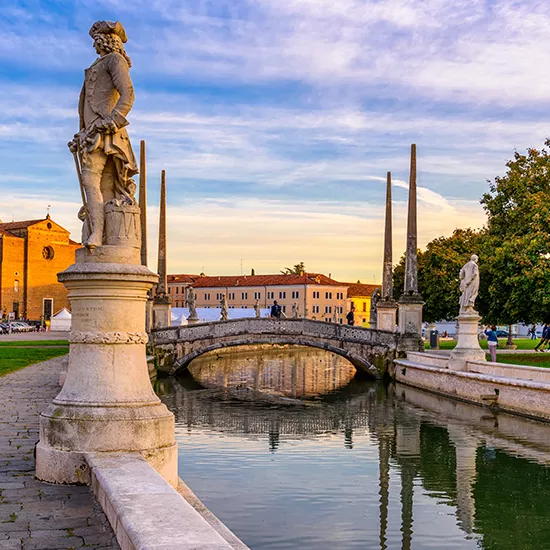 A view walking through Padova Square.